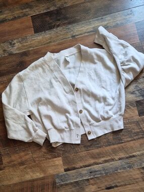 PINK Victoria's Secret Cream Button-Up V-Neck Cropped Cardigan